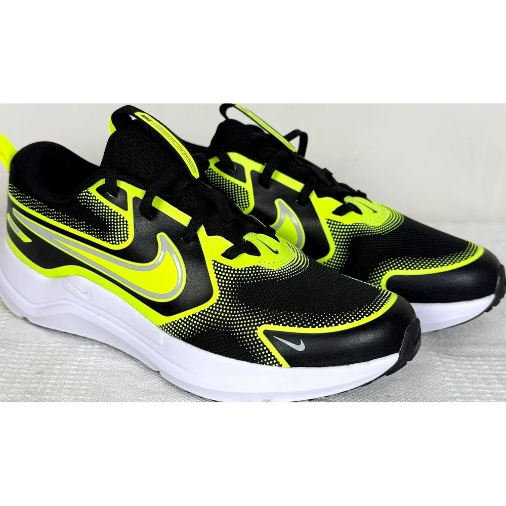Nike Cosmic Runner GS Youth Size 5Y Black Volt Running Shoes HM4402-005